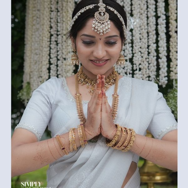 GANGA : WHITE SEMI TISSUE SAREE